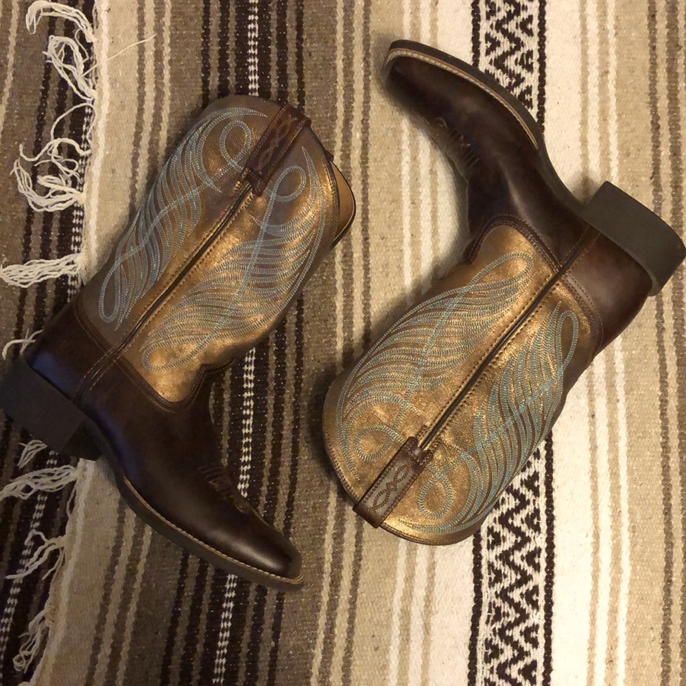 Women’s Ariat Boots!!